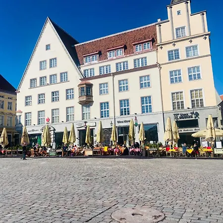 Cozy Oldtown Apartment Next Of Town Hall Square Tallinn Exterior photo
