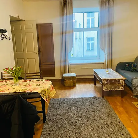 Cozy Oldtown Apartment Next Of Town Hall Square Tallinn Exterior photo